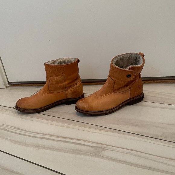 Women's Frye Leather Bootie Shearling Lined - Picture 2 of 10